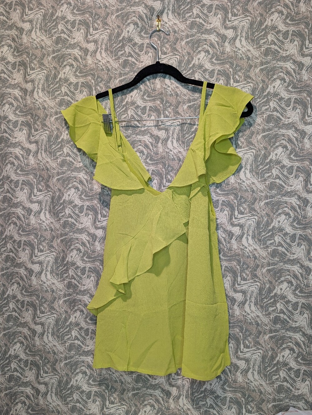 NWT Easel Ruffle Tank Top Sleeveless Blouse Size Small